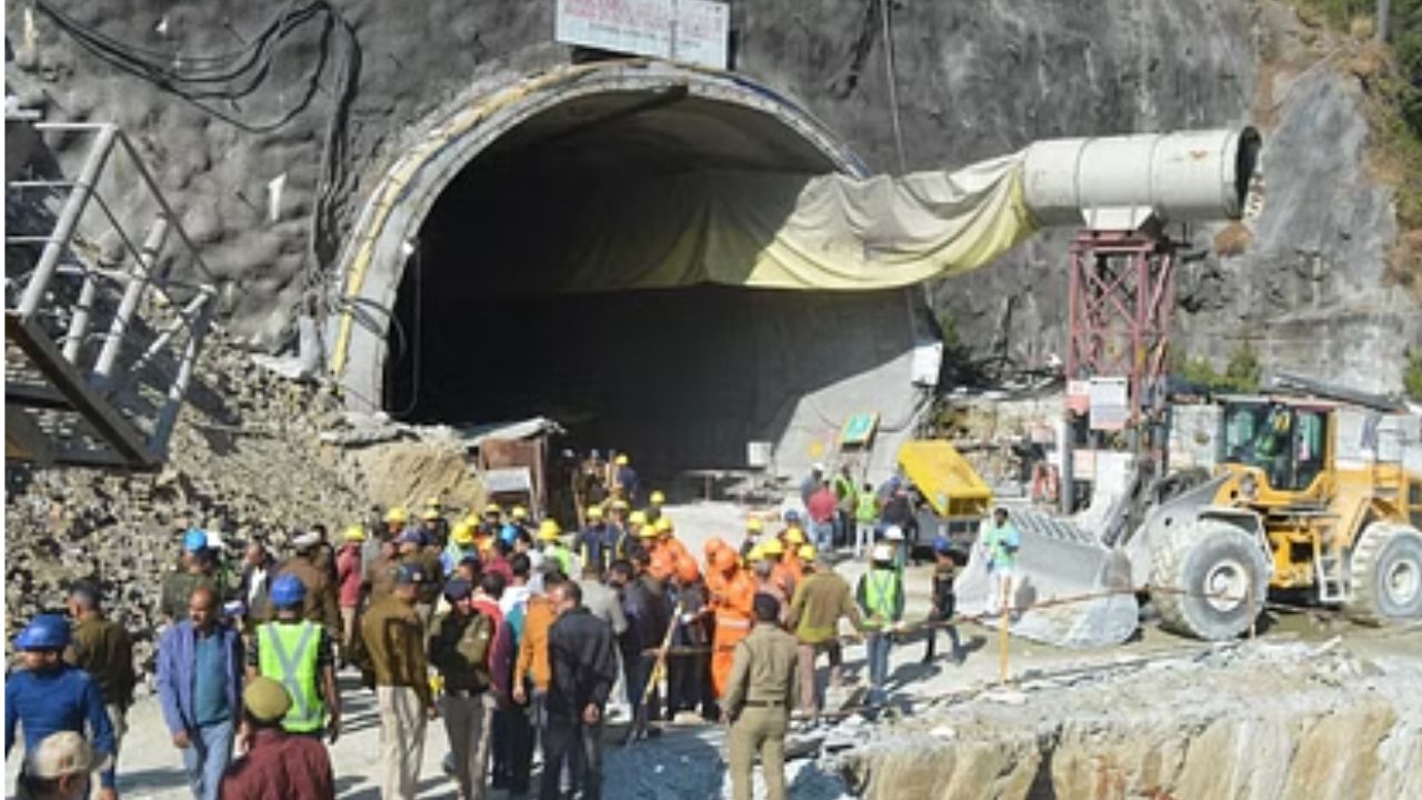 Workers trapped inside Silkyara tunnel of Uttarkashi